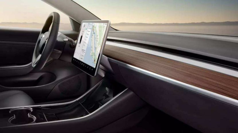 为啥Model 3高性能版让人痴狂？看看歪果仁的试驾｜聚译