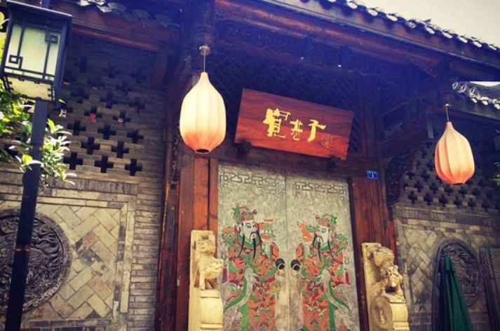 “这车开起来好安逸噻！”－－成都人最爱什么车？｜聚数