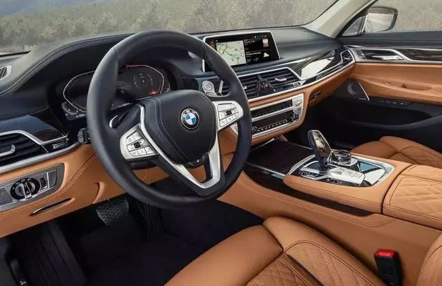 2020款宝马7系双肾格栅大了40%，美国网友直呼辣眼睛｜聚侃