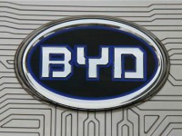 比亚迪的当务之急绝不是换标