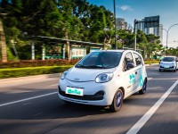 共享汽车上路问题多：租车点少 续航能力待提高