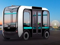 深圳现无人驾驶公交车？ 事实：车上有司机监控