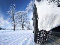 冰雪路面上，开四驱车更危险！