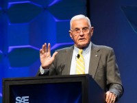 Bob Lutz ：自动驾驶汽车，其实一点都不好玩！｜聚闻