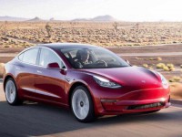 特斯拉又降价，Model 3四月综合优惠3万推全驱长续航版 | 聚闻