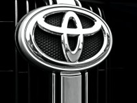 看似性价比更高的丰田威兰达，能否超越“本尊”RAV4荣放？｜聚侃