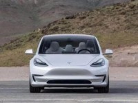Model 3早高峰失控，方向失控6秒钟 特斯拉却称无故障 | 聚闻
