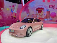实拍欧拉闪电猫，不到20万就能买到3.8秒的车？| 视频